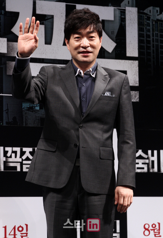 [포토]손인사 하는 손현주