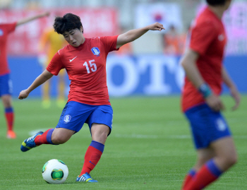 '김나래, 빛바랜 환상골' 한국 女축구, 중국에 1-2 눈물