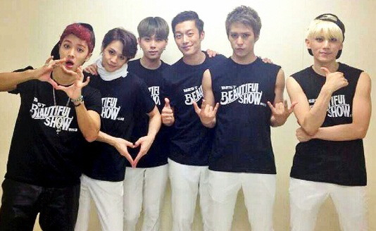 비스트, 日 콘서트 대기실 ‘손하트 애교 발산’