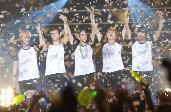 B1A4 단독 콘서트, 음악성에서 기부문화까지 ‘어메이징’