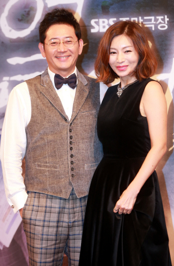 '열애' 황신혜, "백윤식 선배 열애 정말 멋지더라"