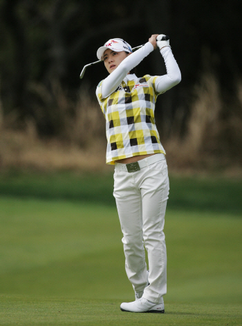 최나연, LPGA 레인우드 클래식 2R 2언더파..3타차 4위로 주춤