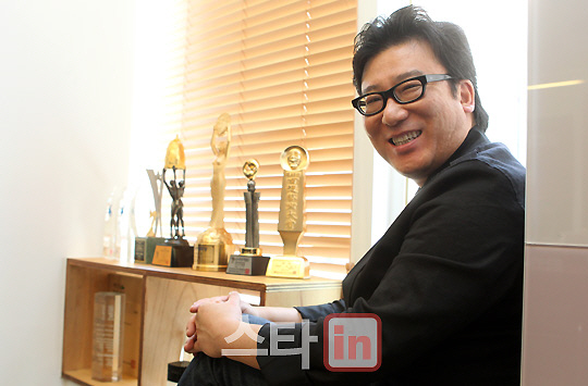 [18th BIFF]윤제균 감독, 태국공주에게 감사패 받는다