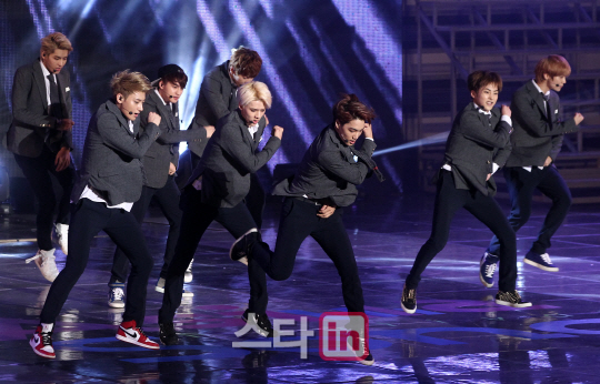 [포토]EXO '상남자들의 칼군무'