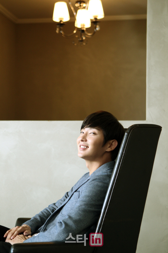 [포토]부드러운 미소의 이준기