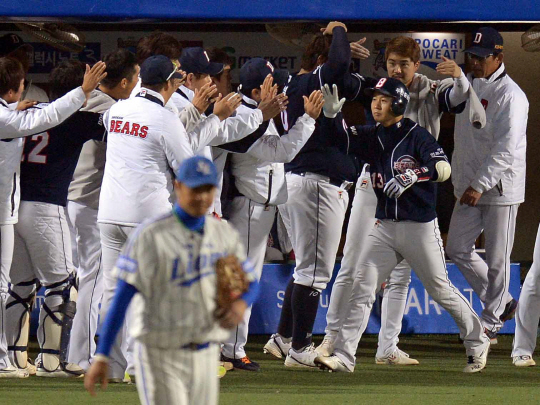 두산, 80% 확률 걸린 KS 첫 판 잡았다...7-2 완승