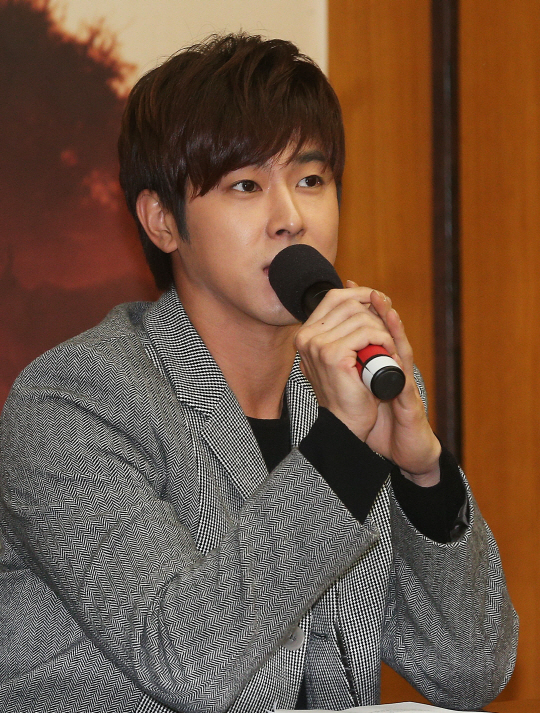 [포토] 질문에 답하는 유노윤호