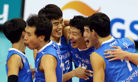 '해체 위기서 우승후보로 변신' 우리카드 토털배구 돌풍