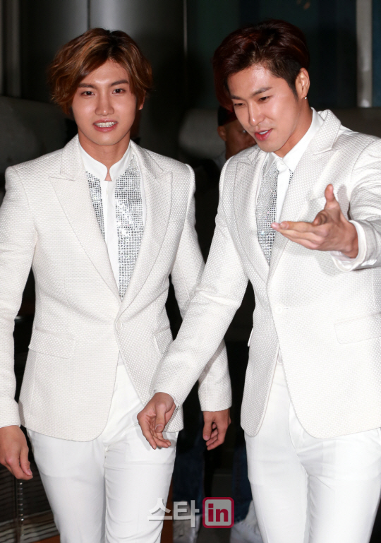 [포토]유노윤호 '창민이 먼저~'