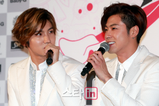 [포토]동방신기 '20주년때도 만나요~'