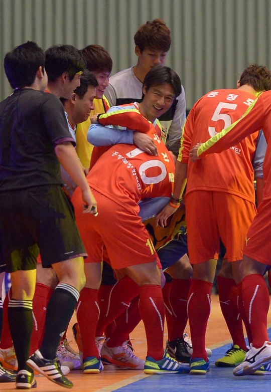 따뜻한 마음과 즐거운 웃음으로 가득했던 홍명보 자선축구