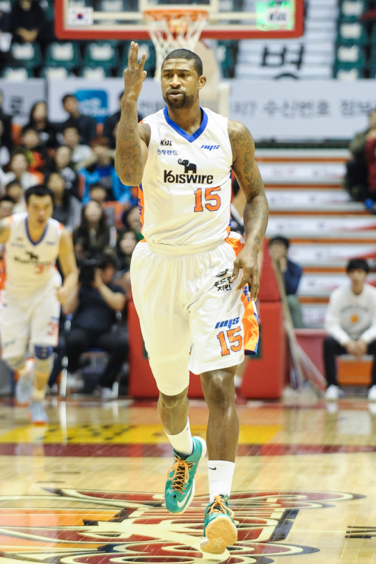 용병, 그 이상의 존재감 보여준 '주장' 리카르도 포웰