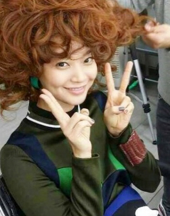 신민아 화보 대기실서 찰칵!...말괄량이 삐삐? '상큼 발랄'