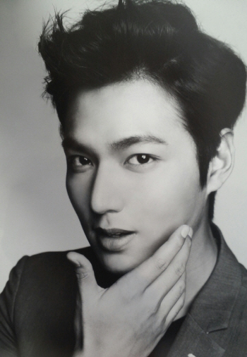 이민호, 미공개 흑백 화보.. 여심 사로잡는 눈빛