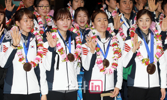 [포토]조해리-박승희-이상화-김연아 '평창에서 만나요'