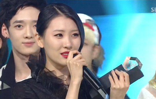 선미, '인기가요' 1위 "항상 2등만 해 아쉬웠다" 눈물 소감