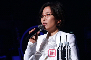 이선희 "걸그룹 섹시코드 일색..다양한 음악 공존해야"