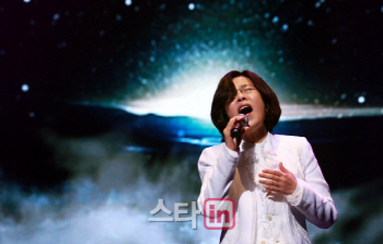 '30주년' 이선희 "데뷔 이래 처음 누려보는 느낌"