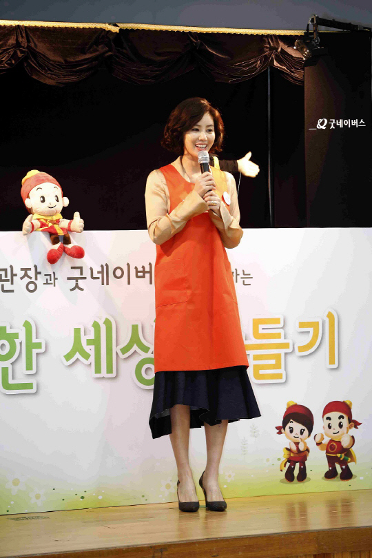 김성령, 일일교사 변신..아동 성폭력·유괴 예방교육