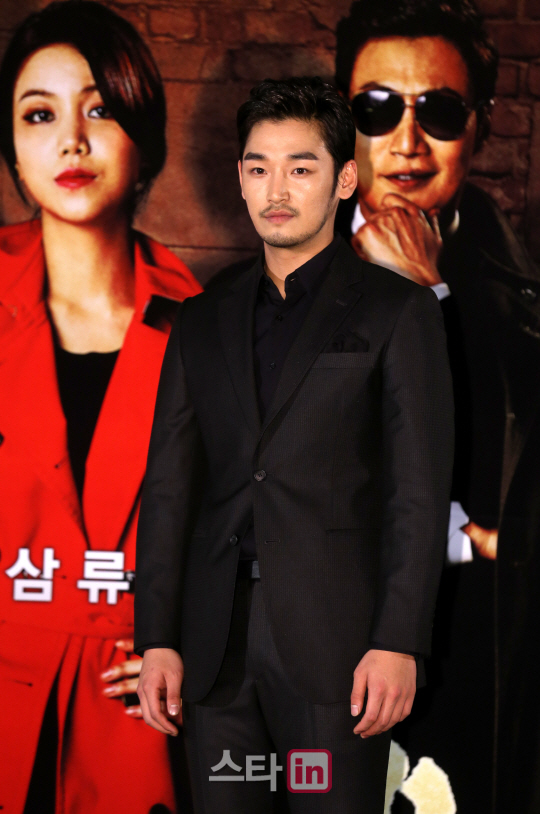 [포토]포즈 취하는 강신효