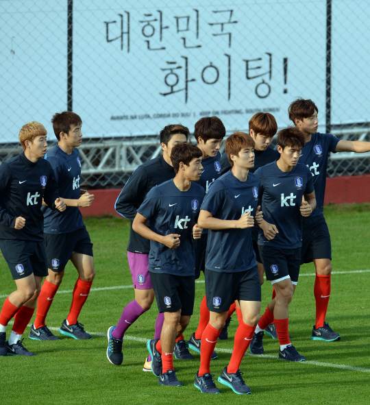 "기어서 나온다는 각오로..." 절박함으로 재무장한 홍명보호