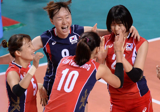 '김연경 42득점' 한국 女배구, 세계 6위 러시아 제압