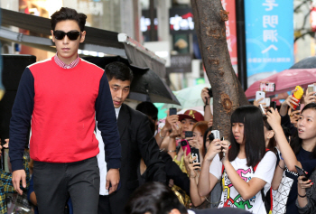 [포토]빅뱅 탑, '걸어다니는 화보'