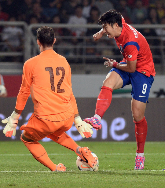 우루과이 벽 못깬 한국축구, 그래도 의미있는 패배였다