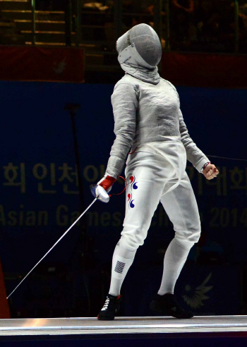 女 사브르 이라진, 김지연 꺾고 금메달