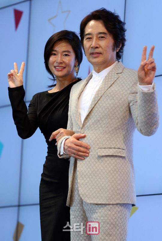 [포토]예지원-백윤식, '깜찍한 하트'