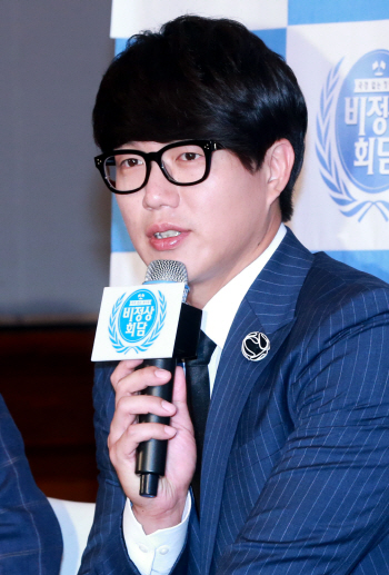 '비정상회담' 성시경 "군에서 어머니 손편지 읽고 눈물.. 감동"