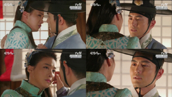 '삼총사' 이진욱, "보고싶었다" 한마디로 여심 녹였다