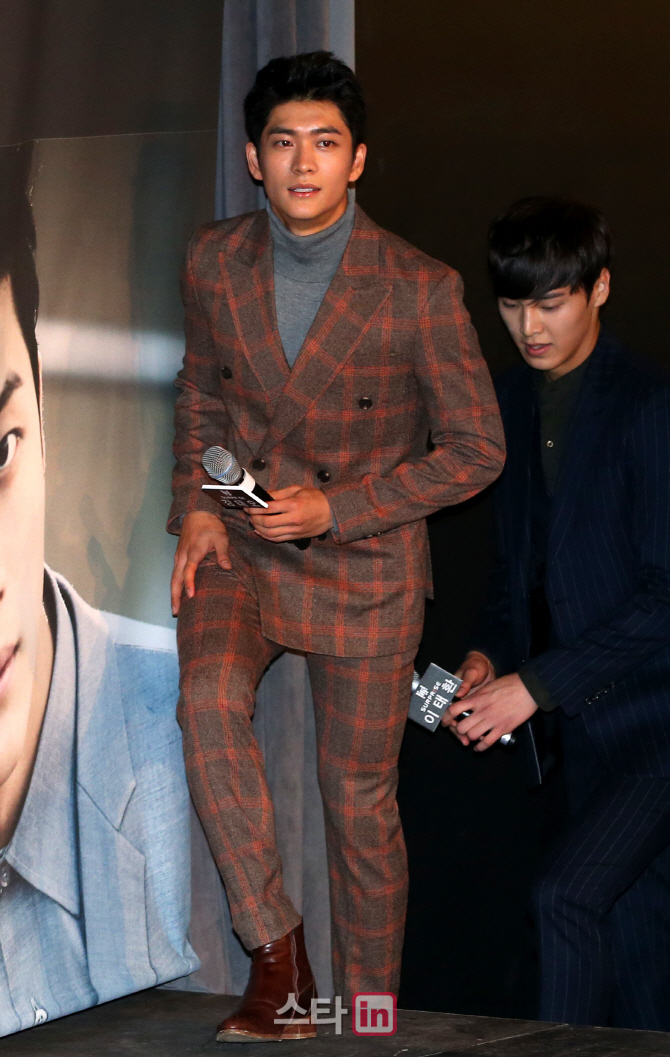 [포토]강태오 '등장도 멋있게'