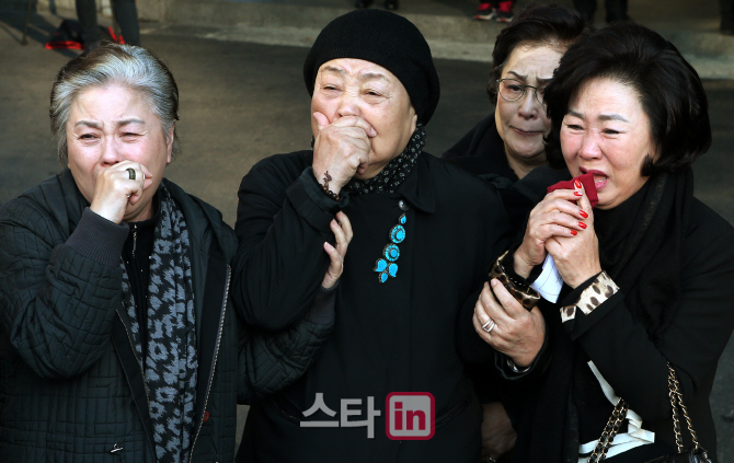 [포토]故 김자옥 마지막 가는길 지켜보는 강부자