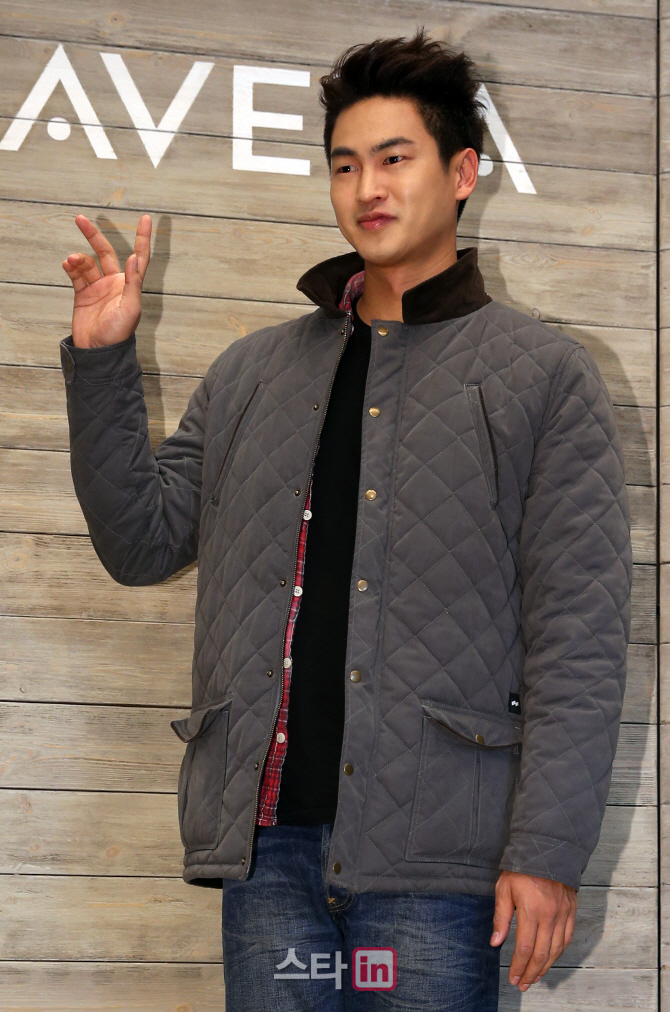 [포토]포즈 취하는 김산호
