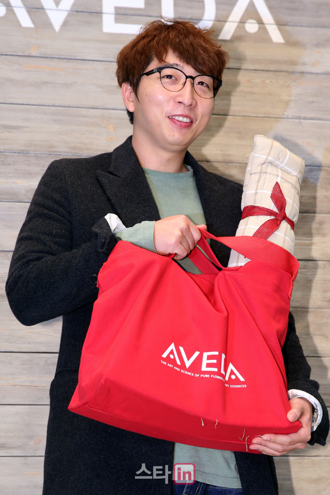[포토]개그맨 정범균, 아베다 신제품 론칭 행사 왔어요!