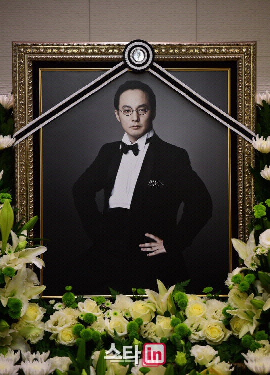 신해철 부검결과 "수술 손상으로 천공 발생".. S병원장 반박