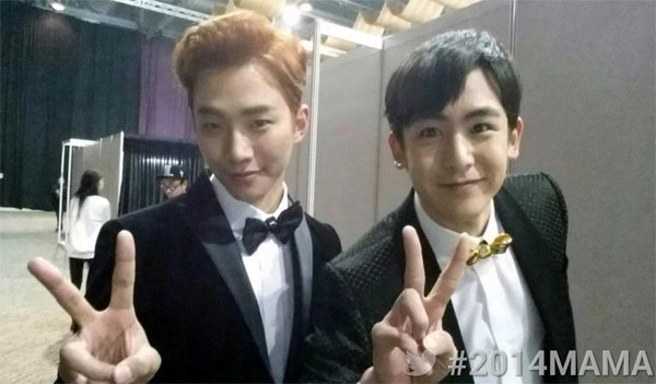 [포토]'2014 MAMA' 2PM 준호·닉쿤, 한껏 멋내고 브이 포즈