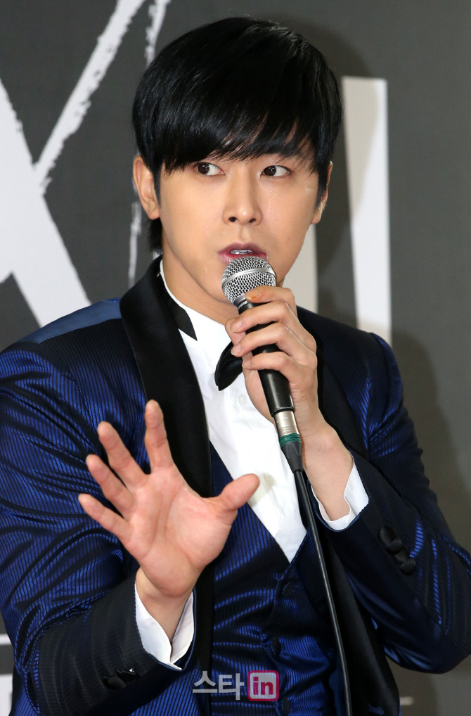 [포토]유노윤호 '남자의 눈빛'