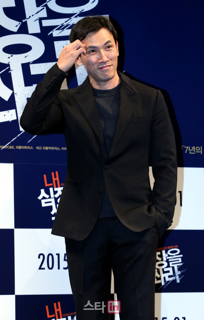 [포토]포즈 취하는 배우 유오성
