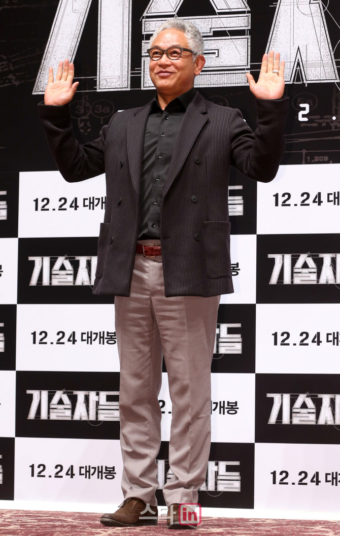 [포토]김영철, 영화 '기술자들' 많이 사랑해주세요!
