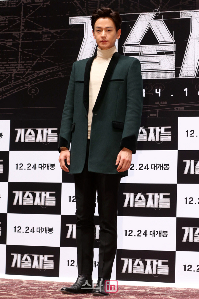 [포토]포즈 취하는 임주환