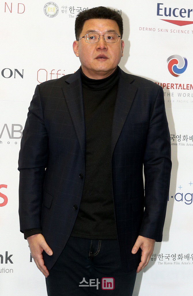 [포토]양우석 감독 '자랑스러운 영화 감독상 수상하러 왔어요'