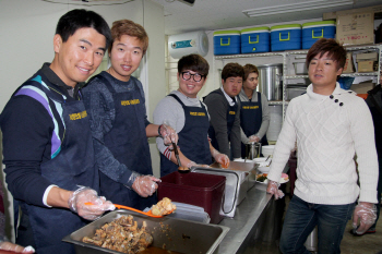 "필드서 받은 사랑 선행으로 보답"..'기부천사'로 변신한 스타골퍼들