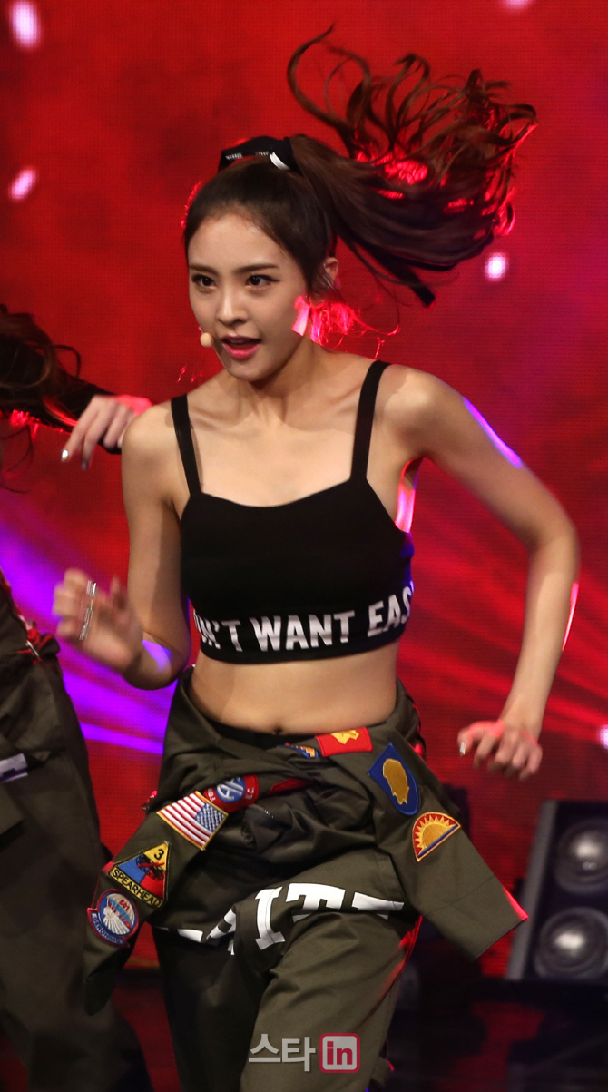 [포토]걸그룹 소나무 나현, '섹시한 각선미'