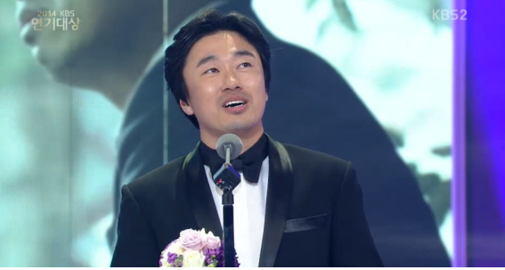 [KBS연기대상]단막극상 조달환 "50번 이사…연기 포기하려 했는데" 눈물