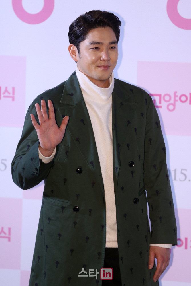 [포토]강인 '부드러운 인사'