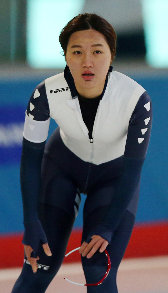 [포토] 기록 확인하는 박승희