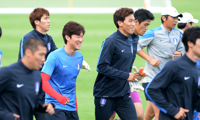 [포토] 런닝하는 정성룡-김승규-김진현 골키퍼