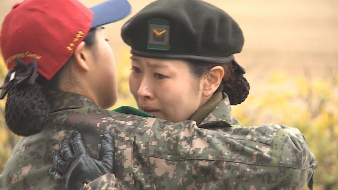 [포토] '진짜 사나이’ 여군특집2' 미녀소대장과 작별인사 "아쉬워"